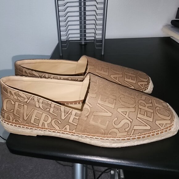 Brand new size 11 Versace Esparidelles
